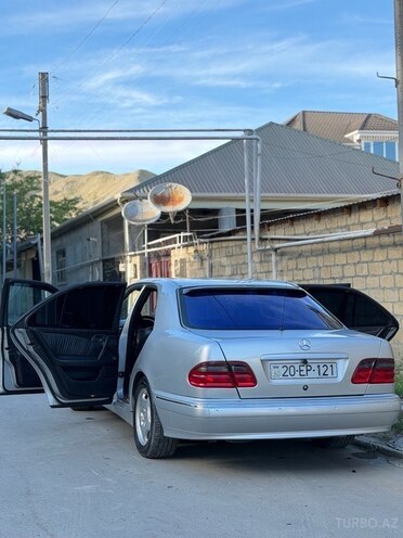Mercedes E 200-2