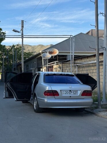 Mercedes E 200-4