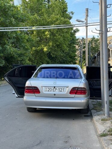 Mercedes E 200-3