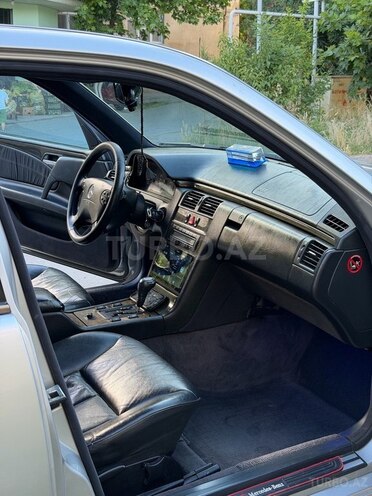 Mercedes E 200-5