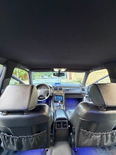 Mercedes E 200-6