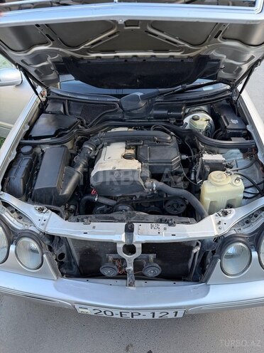 Mercedes E 200-8