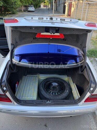Mercedes E 200-7
