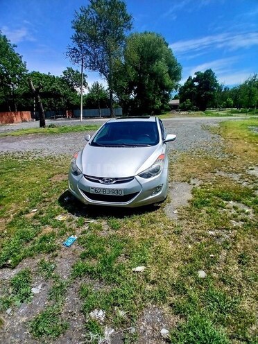 Hyundai Elantra-2