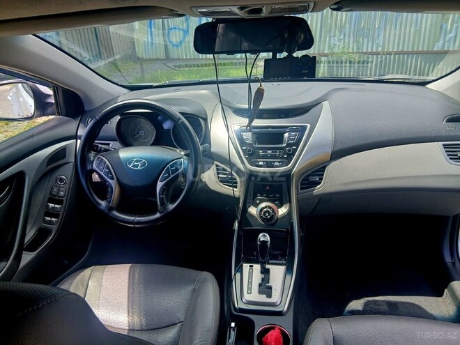 Hyundai Elantra-5
