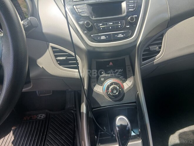 Hyundai Elantra-8