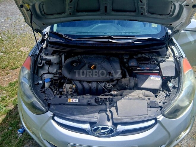 Hyundai Elantra-7