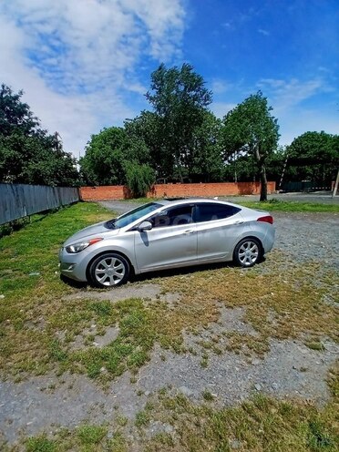 Hyundai Elantra-3