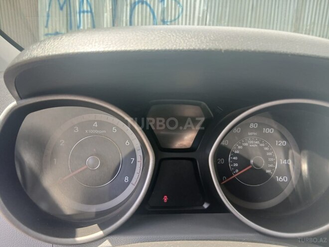 Hyundai Elantra-6