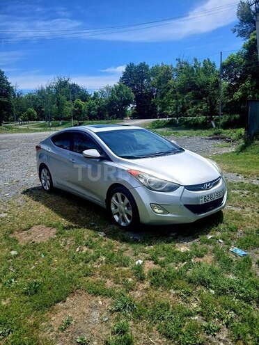 Hyundai Elantra-1