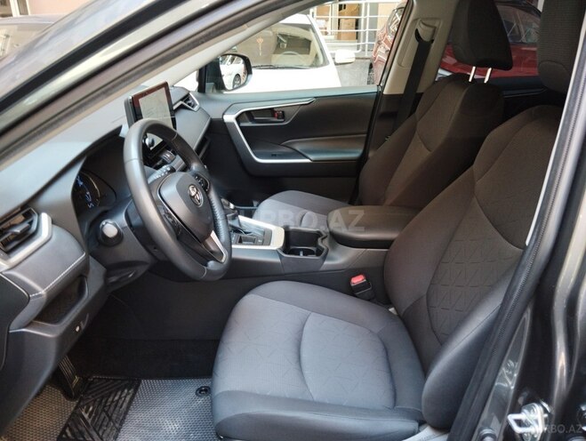 Toyota RAV4-8