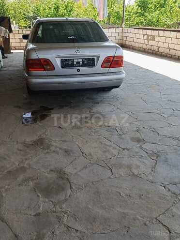 Mercedes E 200-2