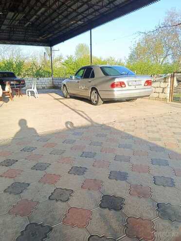 Mercedes E 200-5