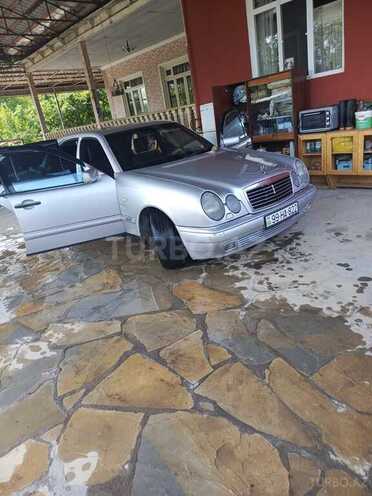 Mercedes E 200-3