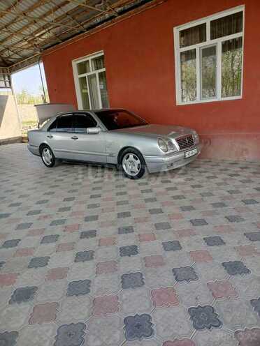 Mercedes E 200-4