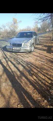Mercedes E 200-1