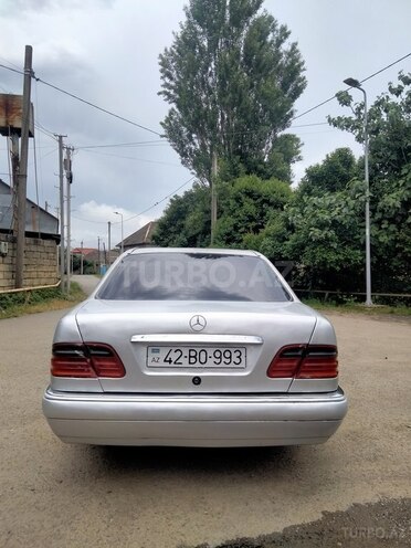 Mercedes E 230-4