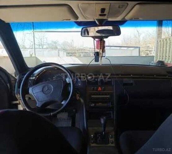Mercedes E 200-8