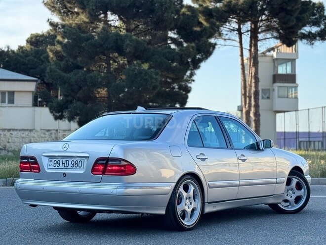 Mercedes E 200-10