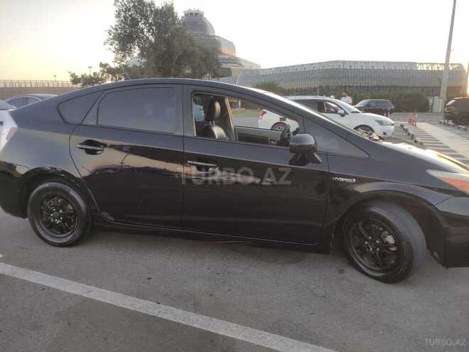 Toyota Prius-12