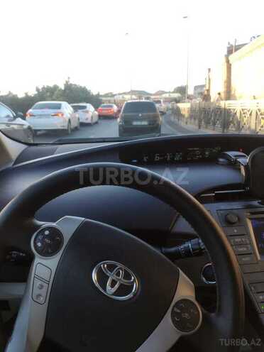Toyota Prius-10