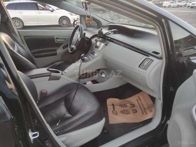 Toyota Prius-5