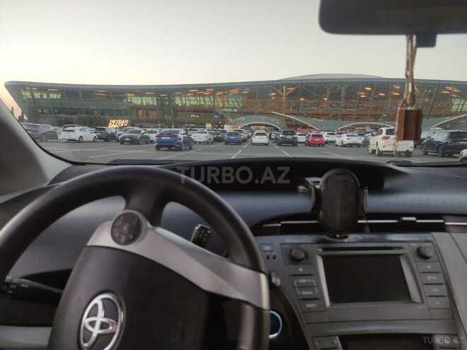 Toyota Prius-4