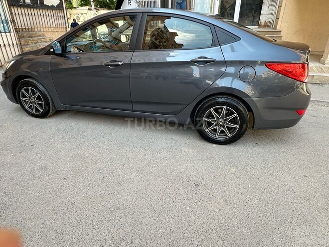 Hyundai Accent-10