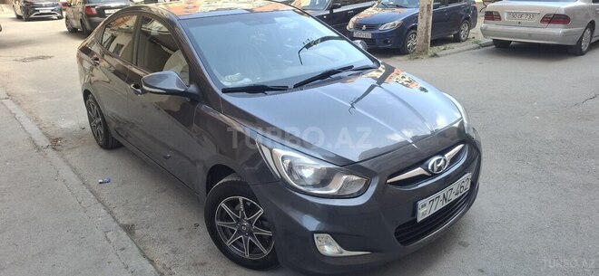 Hyundai Accent-11