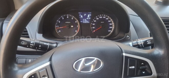 Hyundai Accent-13