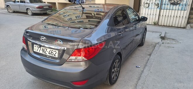 Hyundai Accent-15