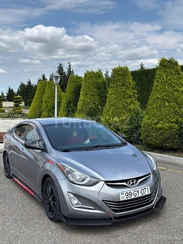 Hyundai Elantra-3
