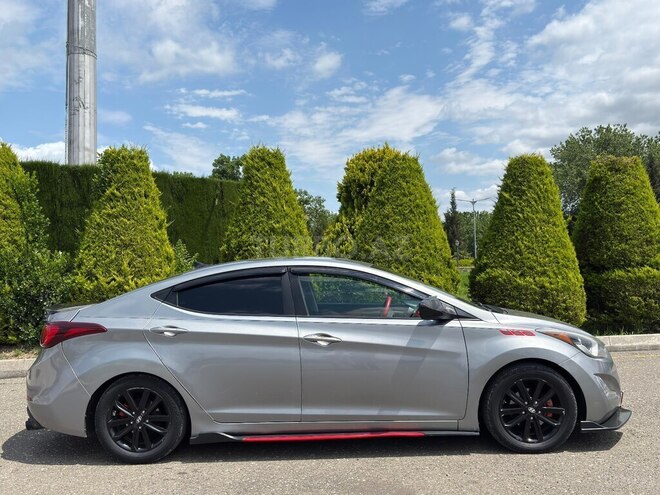 Hyundai Elantra-6