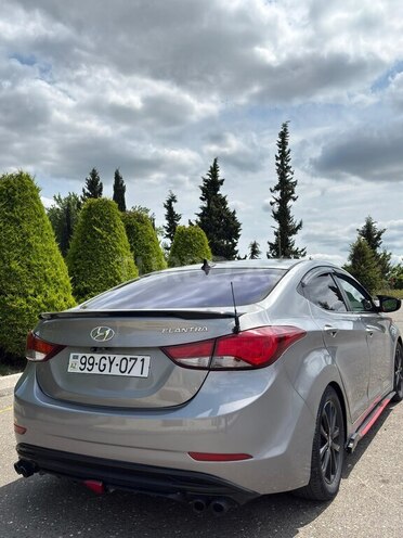 Hyundai Elantra-8