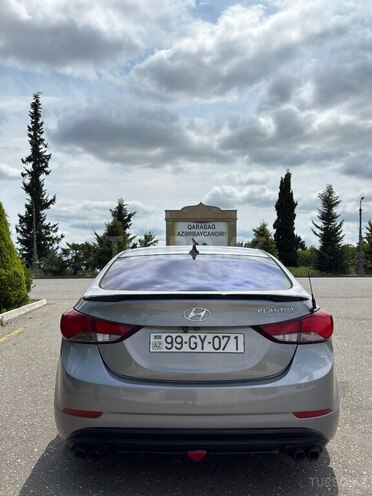 Hyundai Elantra-9