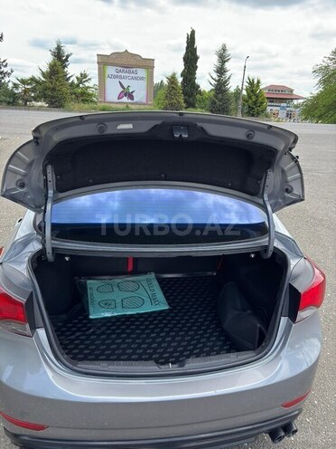 Hyundai Elantra-16