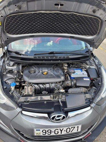 Hyundai Elantra-17