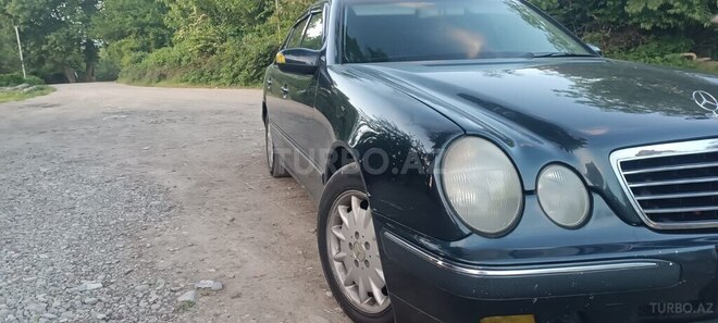 Mercedes E 240-2