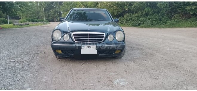 Mercedes E 240-1