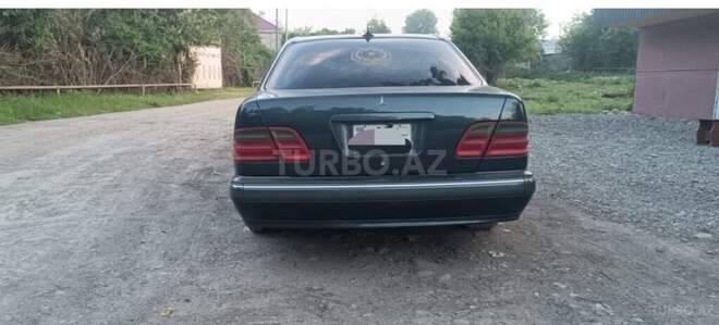 Mercedes E 240-5