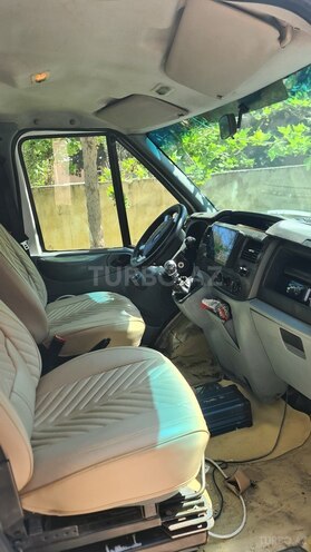 Ford Transit-4