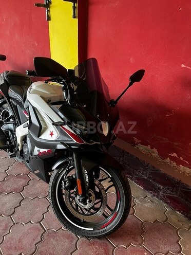 Bajaj Pulsar RS 200-4