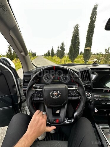Toyota Land Cruiser-8