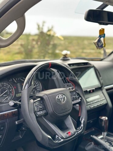 Toyota Land Cruiser-9