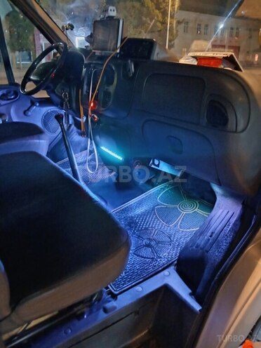 Ford Transit-5