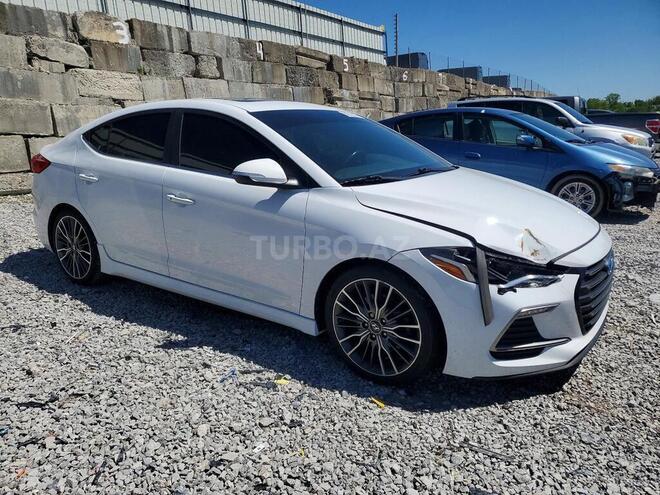 Hyundai Elantra-3