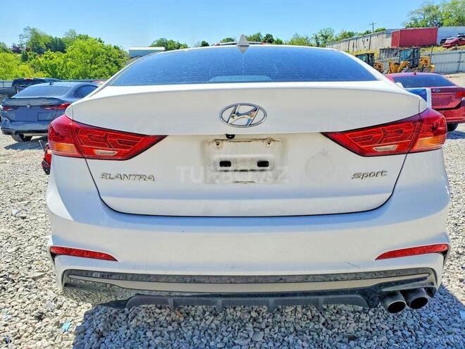 Hyundai Elantra-5
