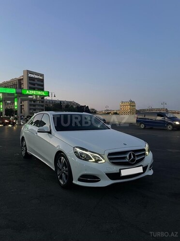 Mercedes E 220-1