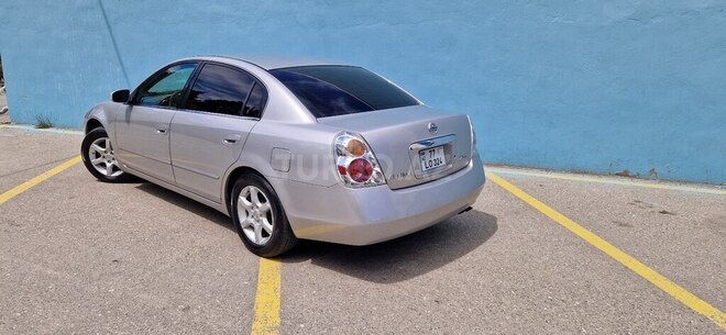 Nissan Altima-4