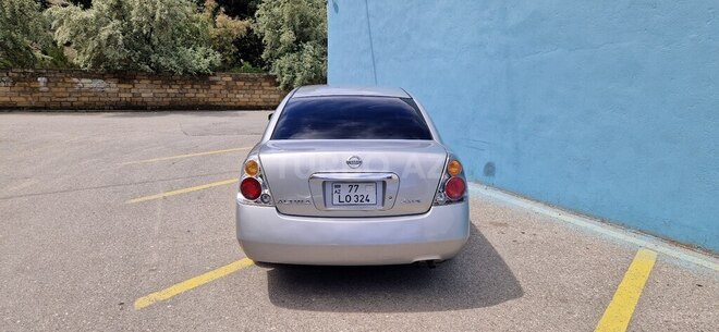 Nissan Altima-5